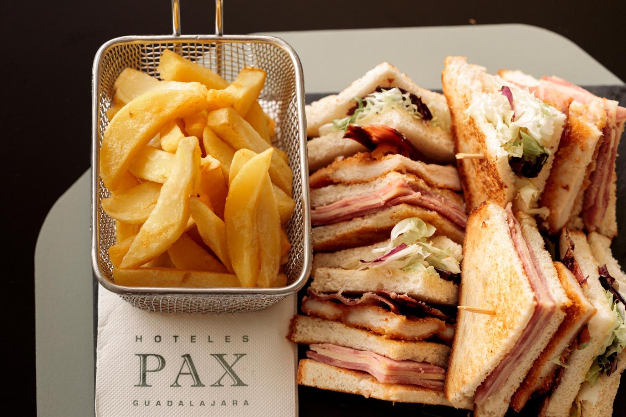 Hotel Pax Γουαδαλαχάρα Εξωτερικό φωτογραφία